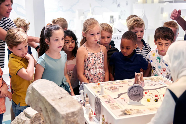 240123 Leerlingen van basisschool De Vlinder in Panorama Schiedam, foto Aad Hoogendoorn-1